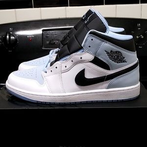AIR JORDAN 1 MID SE (blue ice) size 10 M/11.5 W (2023 release)